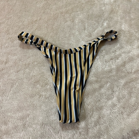 ✨ 3/$25 ✨ - Zaful Retro Stripe Bikini Bottom M